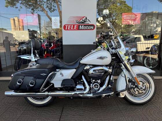 HARLEY-DAVIDSON ROAD KING CLASSIC 